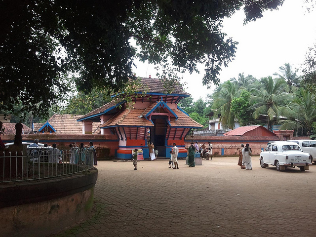 guruvayur,guruvayur temple,guruvayur4u.com,dhanwantari temple, nelluvai dhanwantari temple,