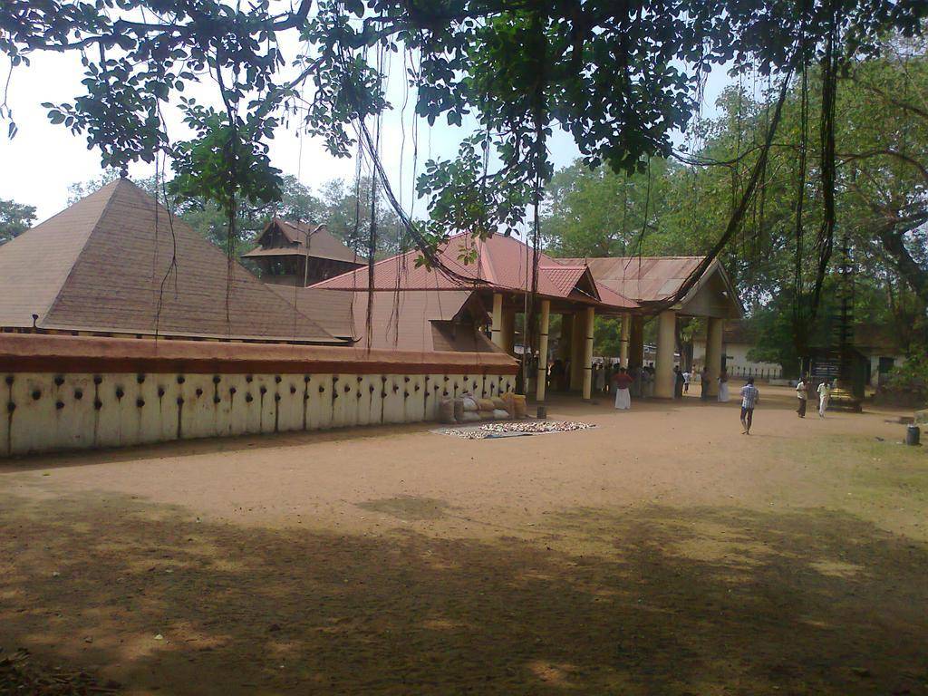 guruvayur,guruvayur temple,kodungalloor temple,sree kurumba temple kodungalloor 